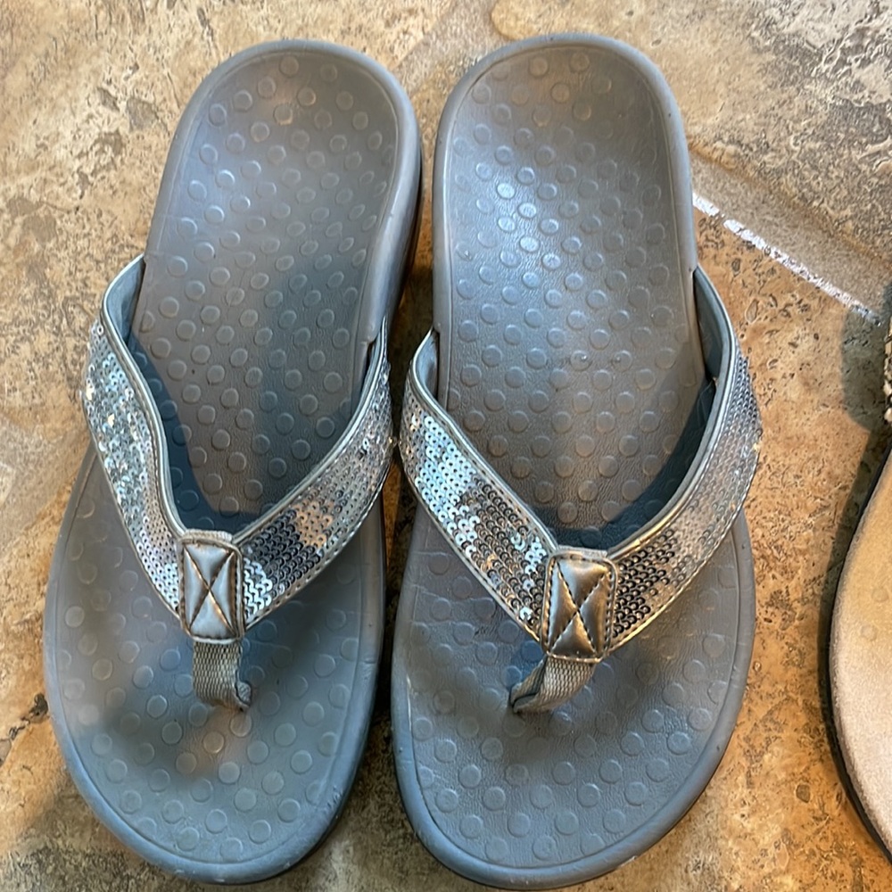 Vguc Vionic Sandals - image 3